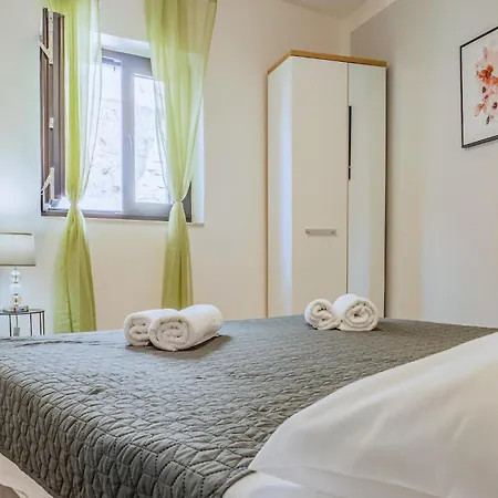 Holiday home 3 Bedroom Lovely In Sibenik