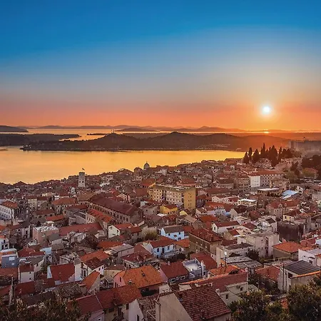 3 Bedroom Lovely In Holiday home Sibenik